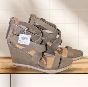 New With Tags Size 11 Brash Wedge Zip Up Heel Suede Light Brown